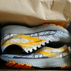 Brooks Launch 7 Speed women's medium running shoe